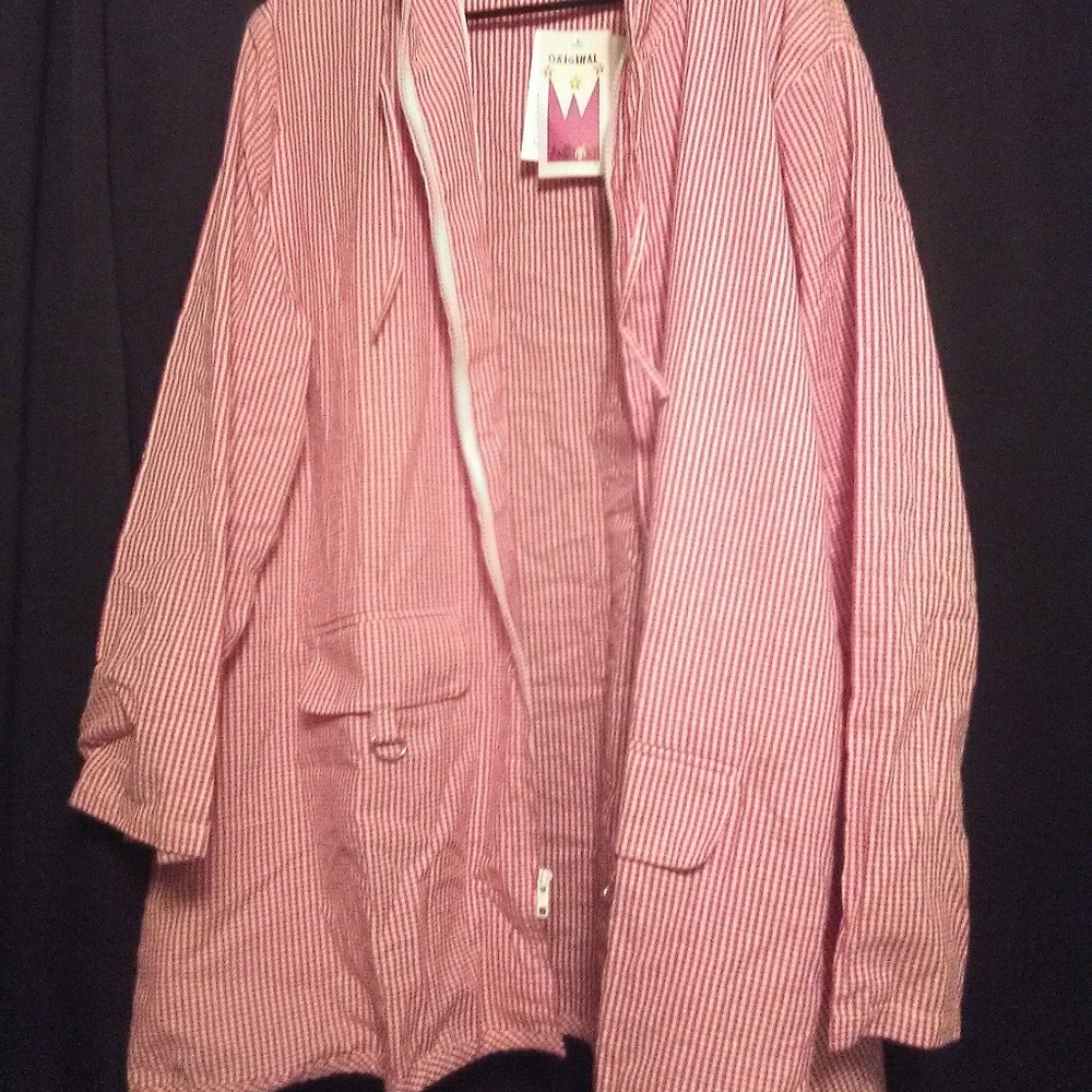 Lightweight hooded jacket